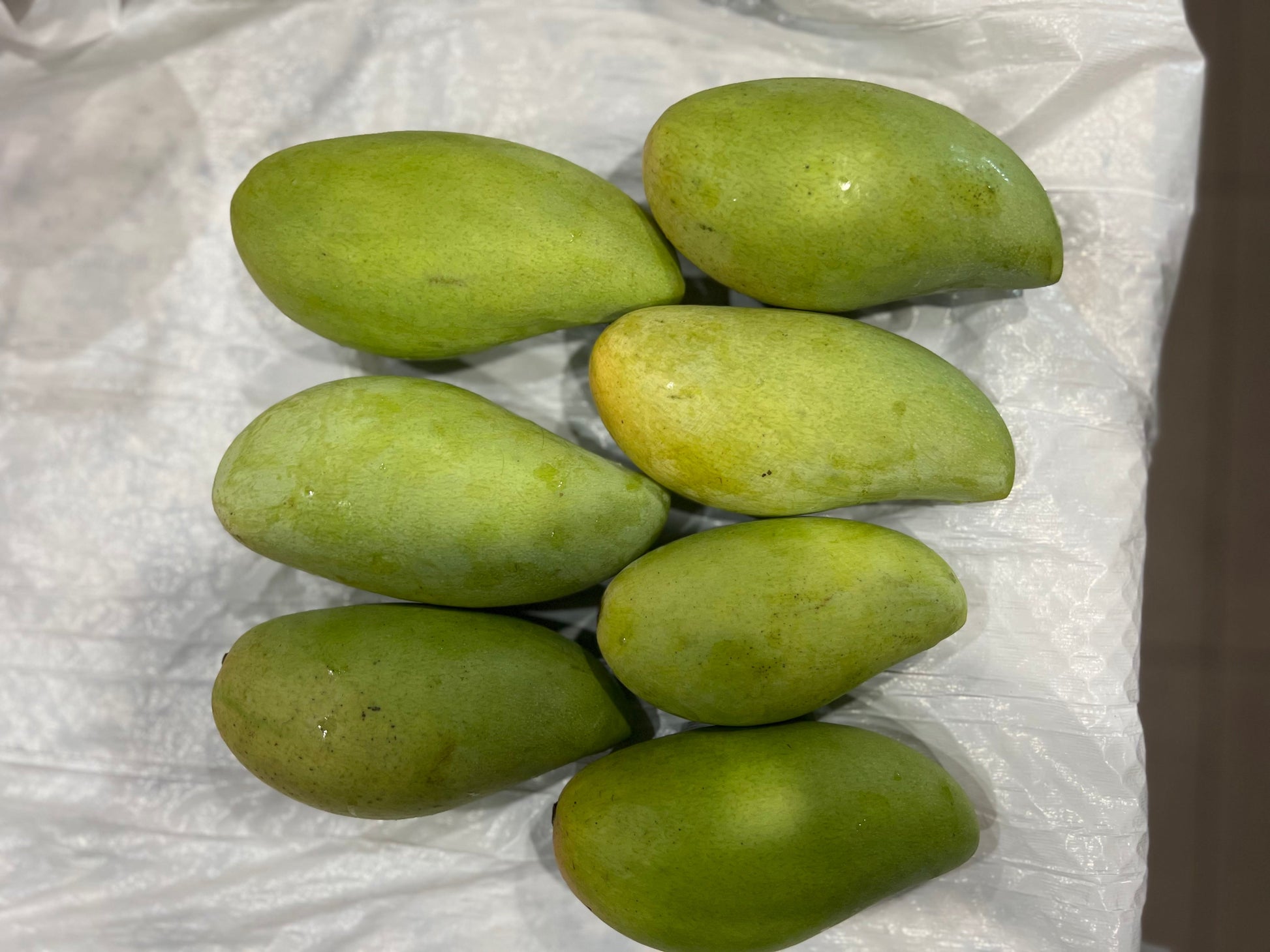 Wow Mangos Nam Doc Mai large box — green Thai heirloom mangos from Caparros Farms, Pine Island Florida
